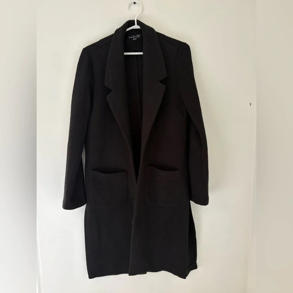 Elegant Black Women's Blazer Jacket - Picture 2 of 4